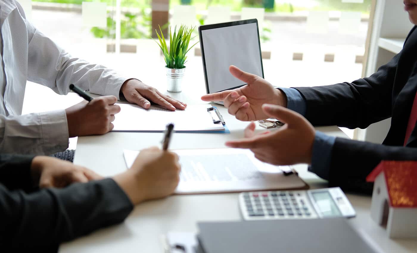 Real estate consultation meeting